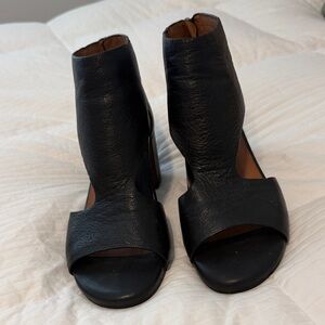 Women's Leather Black Cutout Block Heel Sandals
